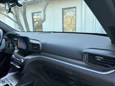 Used 2020 Ford Explorer XLT w/ Comfort Package image 8