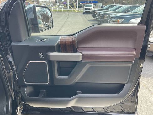 Used 2016 Ford F150 Platinum w/ Technology Package image 39