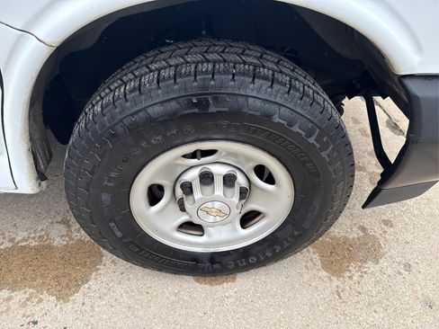 Used 2022 Chevrolet Express 2500 w/ Driver Convenience Package image 16