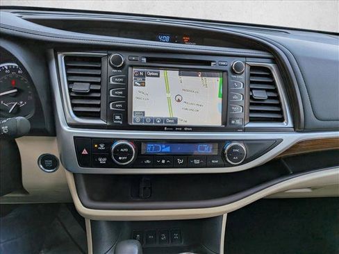 Certified 2019 Toyota Highlander Limited image 12
