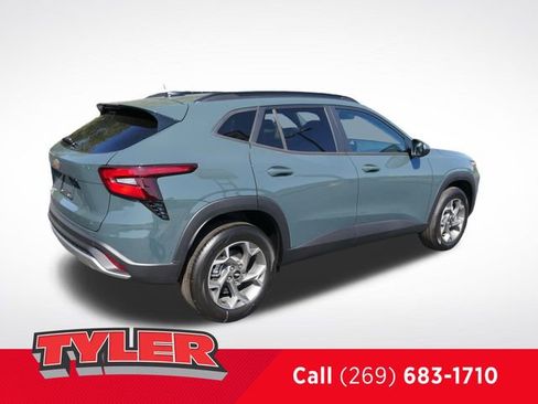 New 2025 Chevrolet Trax LT w/ Driver Confidence Package image 8