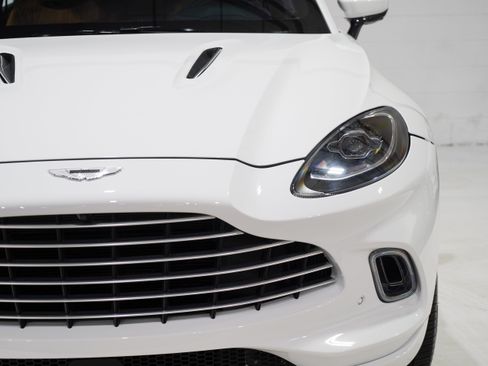 Used 2022 Aston Martin DBX AWD/4WD image 28