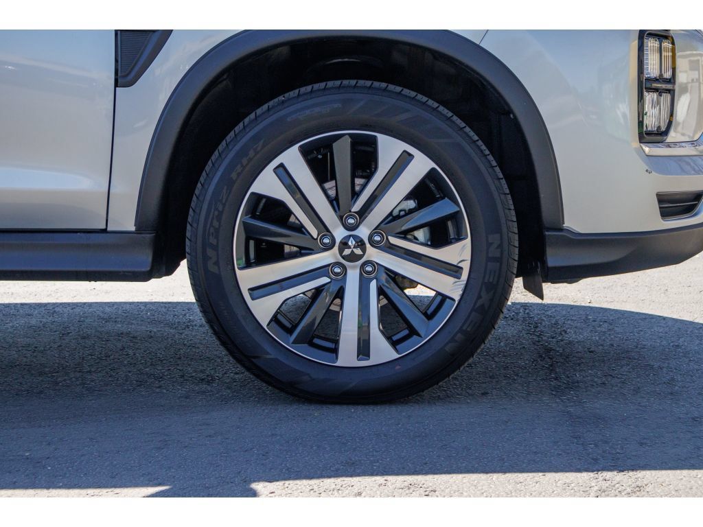 Used 2025 Mitsubishi Outlander Sport ES AWD/4WD image 9