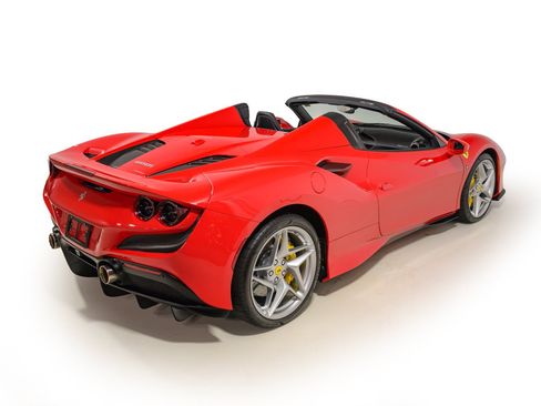 Used 2022 Ferrari F8 Tributo RWD image 6