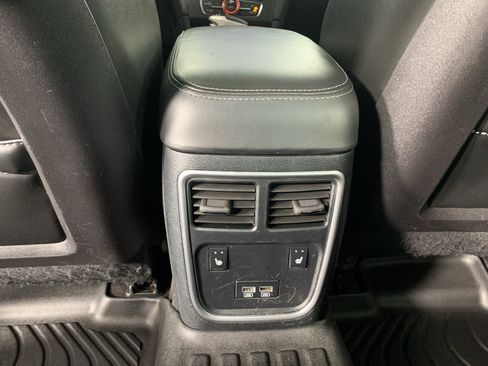Used 2016 Dodge Charger R/T Scat Pack w/ Technology Group RWD image 33
