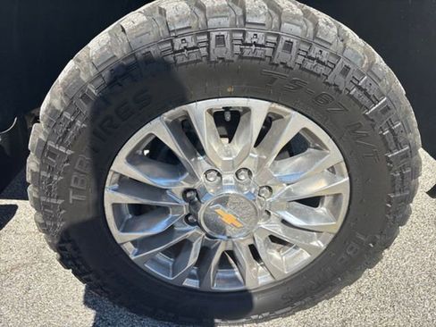 Used 2021 Chevrolet Silverado 2500 High Country w/ Z71 Off-Road Package image 9