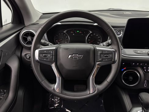 Used 2025 Chevrolet Blazer LT image 25