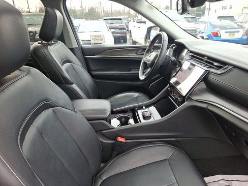 Used 2022 Jeep Grand Cherokee L Limited image 12