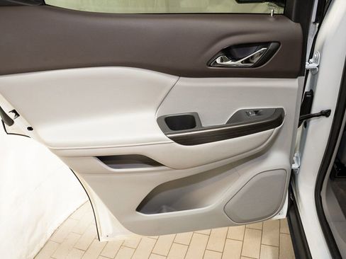 Used 2021 GMC Acadia SLT w/ Preferred Package image 13