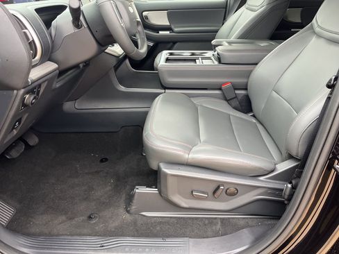 New 2025 Ford Expedition Active image 40