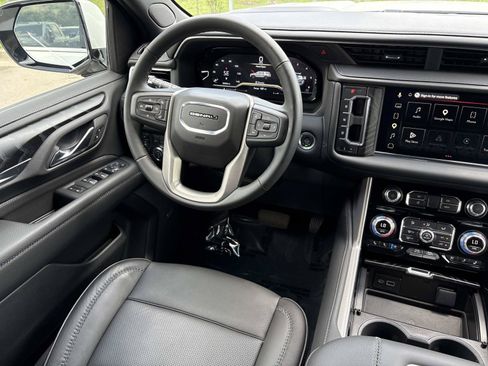Used 2024 GMC Yukon XL Denali AWD/4WD image 26