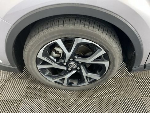 Used 2019 Toyota C-HR Limited FWD image 9