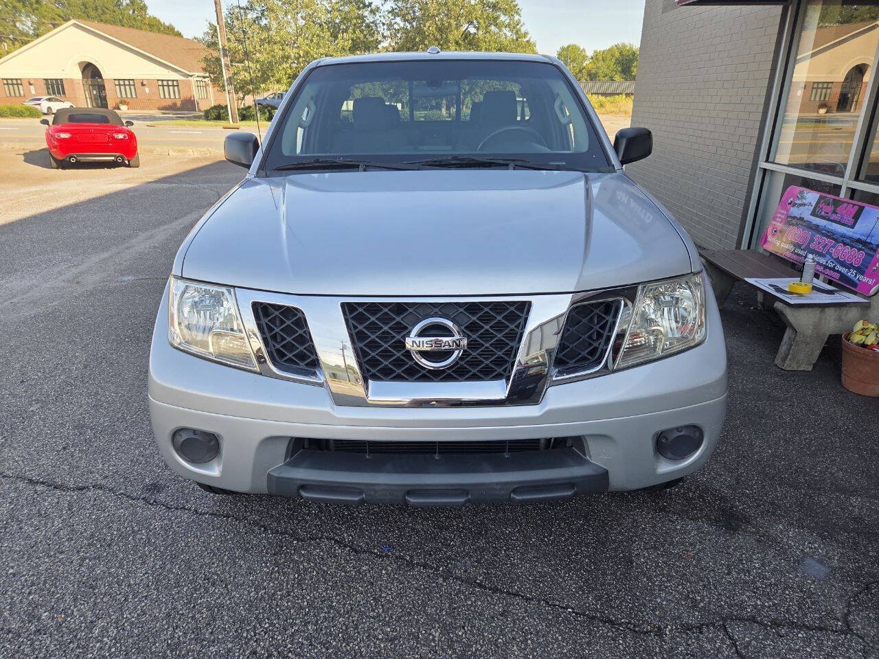 Used 2016 Nissan Frontier SV RWD image 3