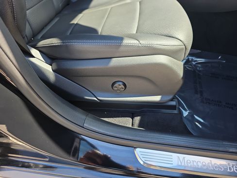 Used 2022 Mercedes-Benz GLC 300 image 35