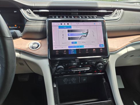 Used 2022 Jeep Grand Cherokee Summit RWD image 8