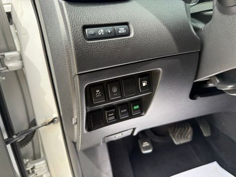 Used 2019 Nissan Rogue S w/ Special Edition Package AWD/4WD image 25