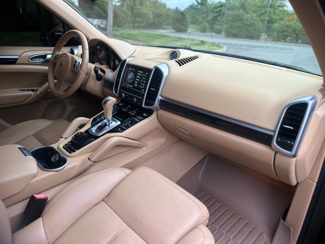 Used 2014 Porsche Cayenne Diesel AWD/4WD image 25