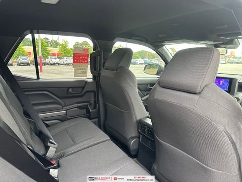 New 2026 Toyota 4Runner SR5 AWD/4WD image 14
