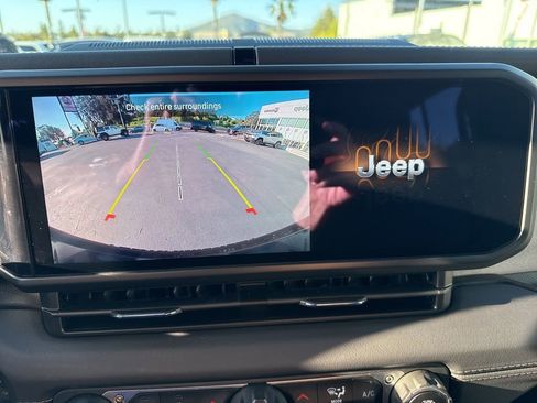 Certified 2025 Jeep Wrangler Unlimited Sahara w/ Safety Group image 21