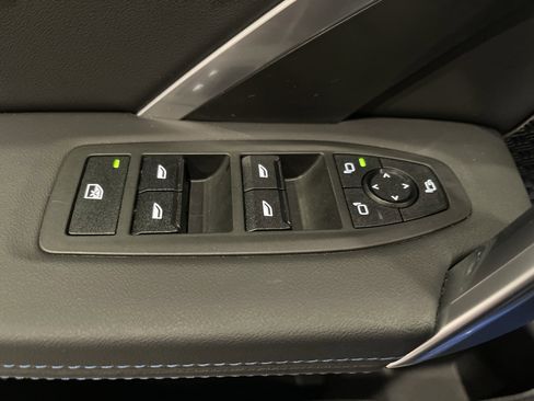 Used 2025 BMW X1 xDrive28i w/ Premium Package image 12