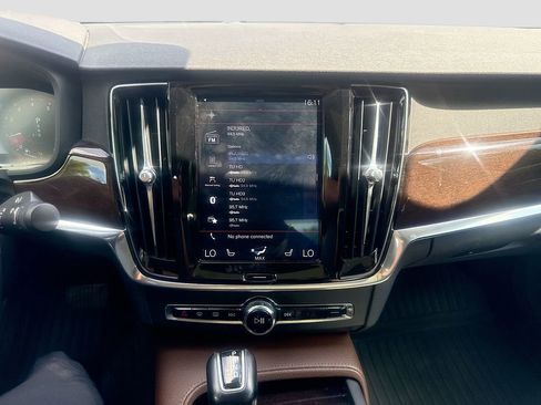 Used 2019 Volvo S90 T5 Momentum FWD image 16