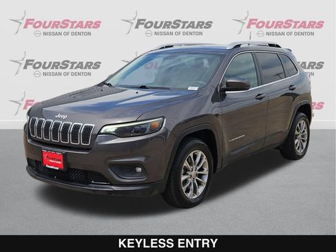Used 2019 Jeep Cherokee Latitude Plus w/ Comfort/Convenience Group FWD image 9