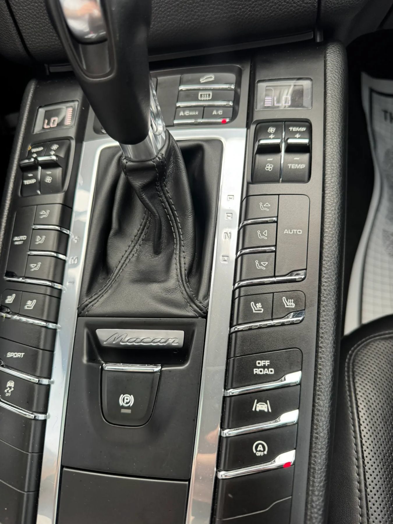 Used 2018 Porsche Macan AWD/4WD image 31