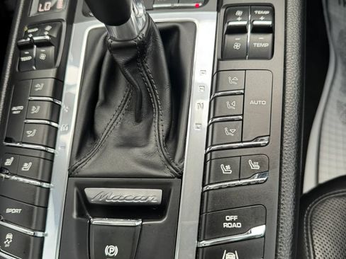 Used 2018 Porsche Macan AWD/4WD image 31