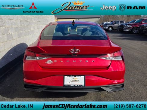 Used 2023 Hyundai Elantra SEL w/ Cargo Package FWD image 4
