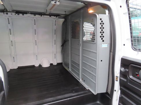 Used 2015 Chevrolet Express 2500 image 12