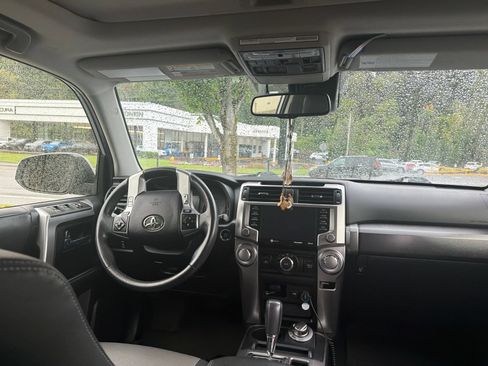 Used 2021 Toyota 4Runner SR5 Premium w/ Moonroof Package AWD/4WD image 8