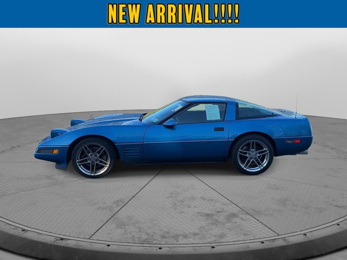 Used 1992 Chevrolet Corvette Coupe RWD image 4