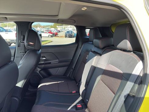 Used 2025 Nissan Kicks SR w/ SR Premium Package image 12