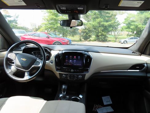 Used 2022 Chevrolet Traverse LT image 16