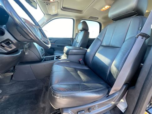 Used 2012 GMC Yukon SLT w/ SLT Chrome Package image 16