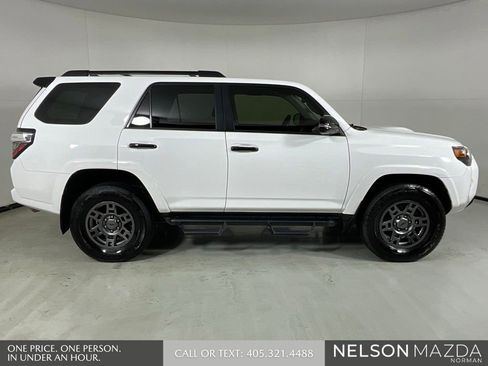 Used 2020 Toyota 4Runner Venture w/ Moonroof Package AWD/4WD image 5
