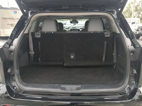 Used 2021 Toyota Highlander XLE FWD image 14