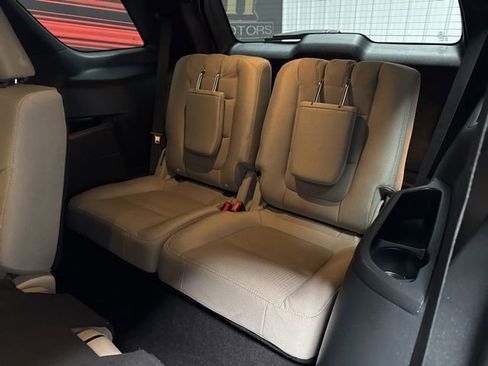 Used 2019 Ford Explorer XLT w/ Equipment Group 201A FWD image 16