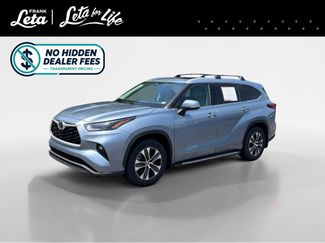 Used 2022 Toyota Highlander XLE FWD video 1