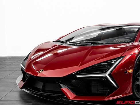 Used 2025 Lamborghini Revuelto image 15