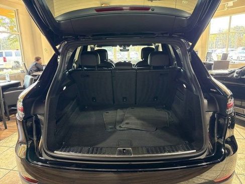 Used 2022 Porsche Cayenne image 7