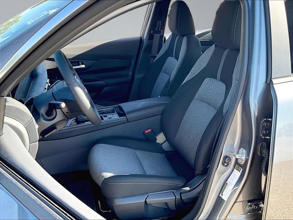 Used 2026 Nissan Sentra SV w/ SV Convenience Package FWD image 26