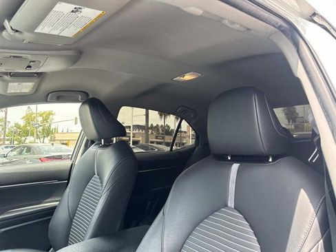 Used 2018 Toyota Camry SE w/ Convenience Package FWD image 18