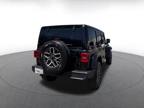 Used 2025 Jeep Wrangler Unlimited Sahara AWD/4WD image 12