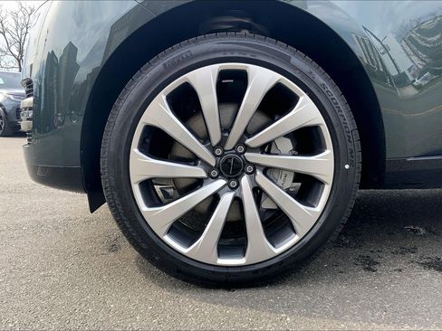 New 2026 Land Rover Range Rover Long Wheelbase SE image 11
