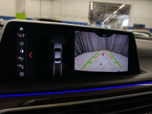 Used 2018 BMW 740i xDrive AWD/4WD image 32