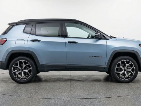 Used 2025 Jeep Compass Limited AWD/4WD image 11