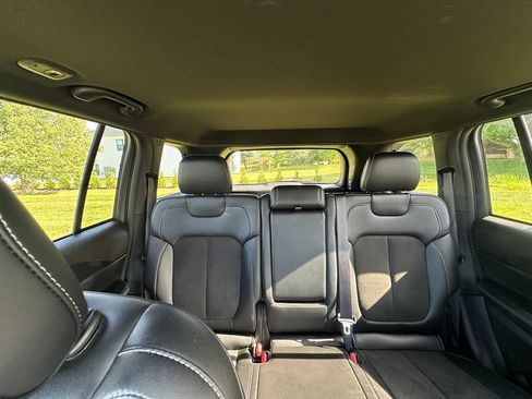 Used 2023 Jeep Grand Cherokee Altitude AWD/4WD image 26