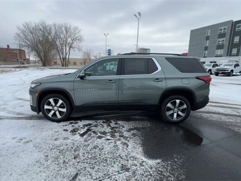 Used 2023 Chevrolet Traverse LT w/ LT Premium Package image 5