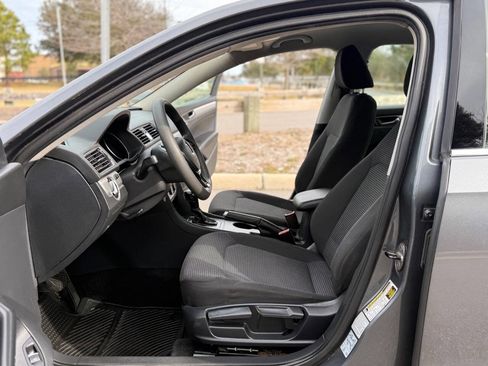 Used 2017 Volkswagen Passat 1.8T S image 22